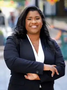 professional headshot of Carycruz Bueno